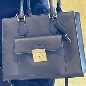 Michael Kors Handbag - elegant & classy - only worn once